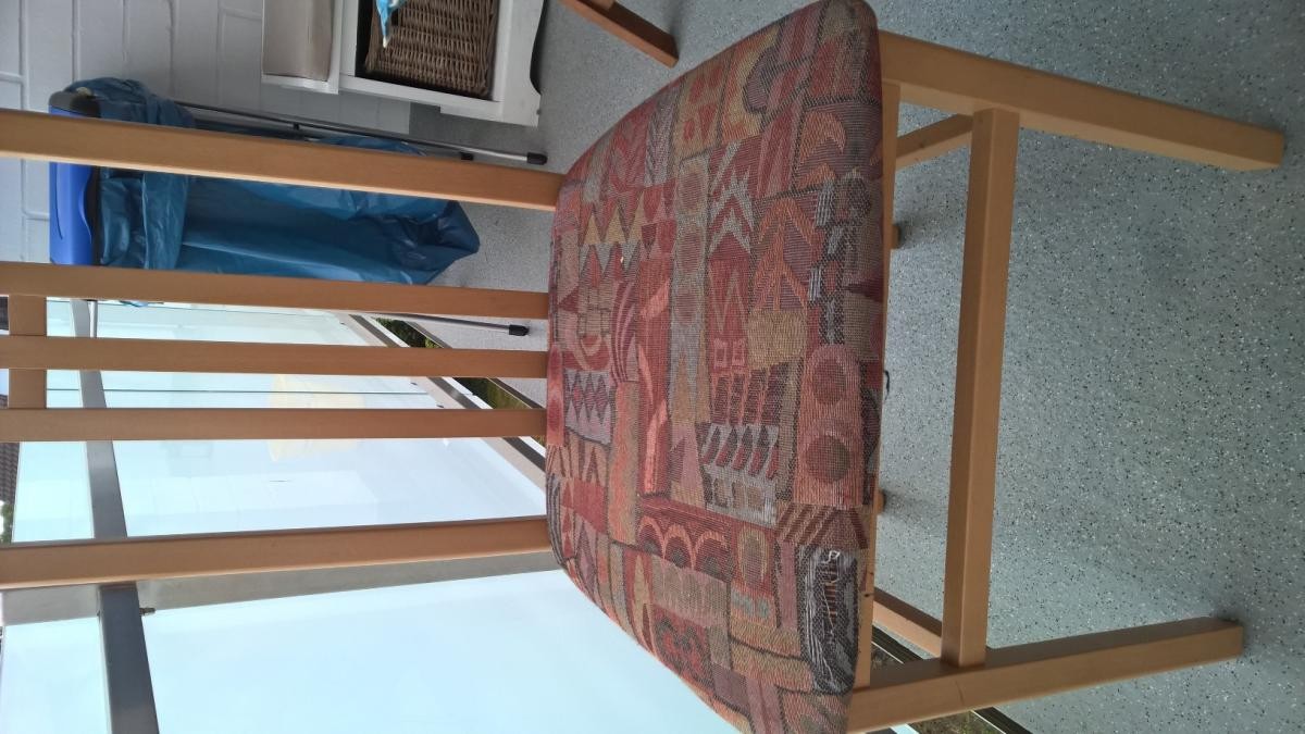 Esszimmertisch 3 Stuhle Gebraucht Zu Verschenken In