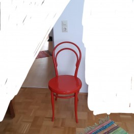 Roter Stuhl zu verschenken
