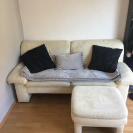 Sofa & Sitzhocker in beige