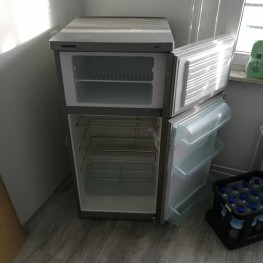 Verschenke gebrauchten Kühlschrank  Funktionstüchtig,  1