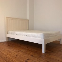 140x200 Bett mit Matratze & Lattenrost (Weiss)