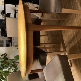 Ausziehbarer, runder Holztisch + vier Stühle (Henriksdal) 1