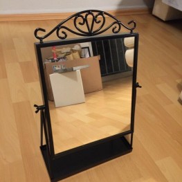 Kleiner, schwarzer Spiegel / Standspiegel (IKEA KARMSUND)