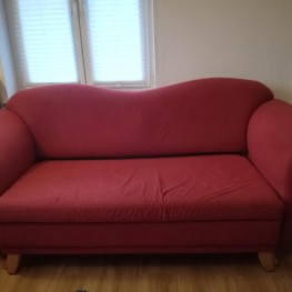 Rotes Sofa zu verschenken