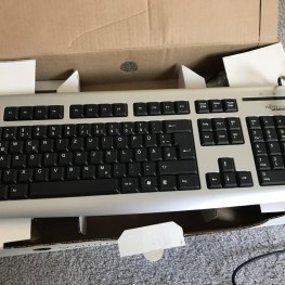 Neue  / Unbenutzte Tastatur + Maus