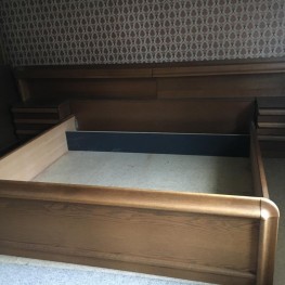 Doppelbett mit Überbau