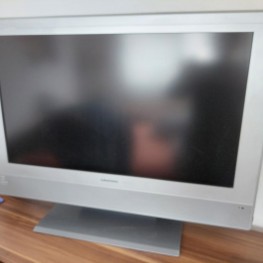 Älterer Flachbildfernseh von Grundig, funktionsfähig