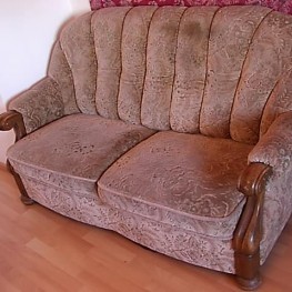 antik (aussehendes) Sofa zu verschenken!