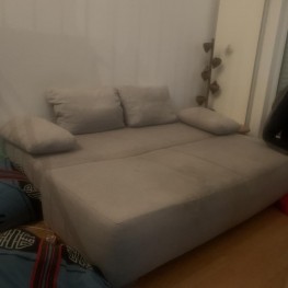 Helle (Schlaf-) Couch ausklappbar