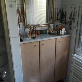 Bad Interieur Waschbecken Unterschränke Spiegel und mehr  2