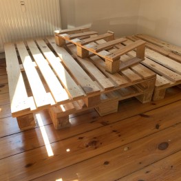 Holzpaletten abzugeben, für Bett oder Möbelbau  1