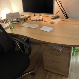 Schreibtisch mit Schubladenuntergestell