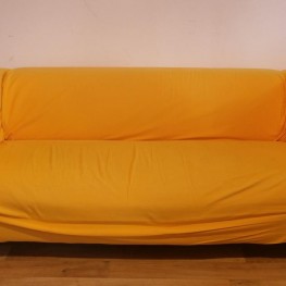 Gelbes Sofa von IKEA 