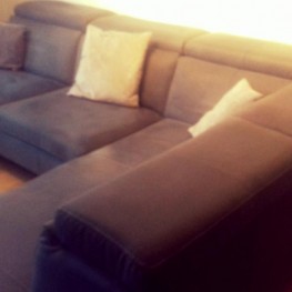 Couch mit elektronischem Fussteil zu verschenken