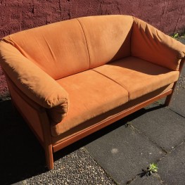 orangenes Sofa und zwei Sessel zu verschenken 2