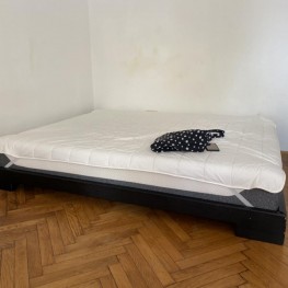 Bett mit Matratzen  160x200cm