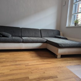 Großes und bequemes Sofa zu verschenken