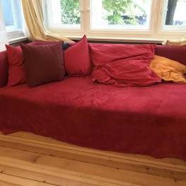 Rotes Sofa zu verschenken (180x105)