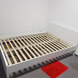 Weißes IKEA-Bett mit Lattenrost zu verschenken - zum selbst Abbauen und Abholen! 1