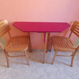 Wandtisch mit 3 IKEA Stühlen