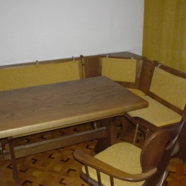 Esszimmerschrank mit Tisch Eckbank und Stuhl
