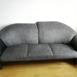 Dunkelblaues sofa
