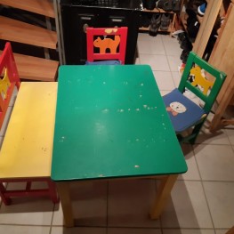 Kindertisch + Bank und Stühle 1