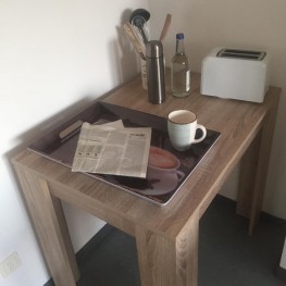 rechteckiger Holztisch (86*60*76cm) in sehr gutem Zustand 2