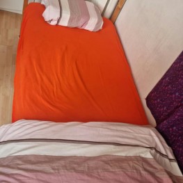 Einzeln Bett mit Matratze 