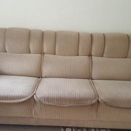 gut erhaltene 3-Sitzer Couch und 2 Sessel zu verschenken