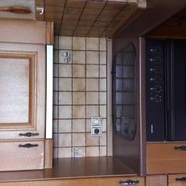Massivholz /Eiche Küche mit Kühlschrank, Cerankochfeld+Backofen, Spühlmaschine 1