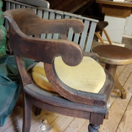 Antiker Stuhl 