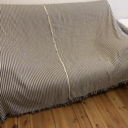 Schwarzes schlichtes Sofa (Mit Überwurf von IKEA)