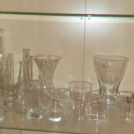 verschenke viele Gläser, Vasen, Schüsseln, Teelichthalter usw. 