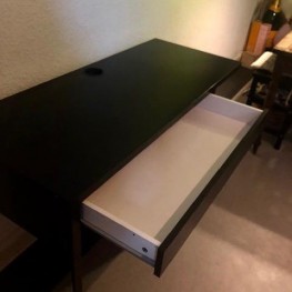 brauner Schreibtisch 120x75cm  1