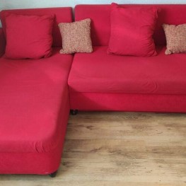 Rote Wohnzimmer Couch / Sofa mit Schlaf-Funktion
