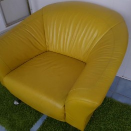 Leder-Sofa und Sessel  1