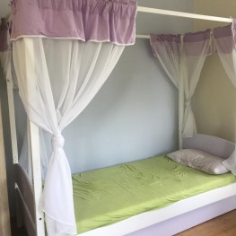 Children’s bed with mosquito net protection 