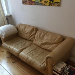Commfortable couch/Sofa, 2-3 People 