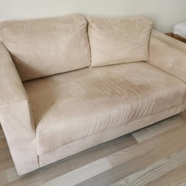 Beige Zweisitzer Couch