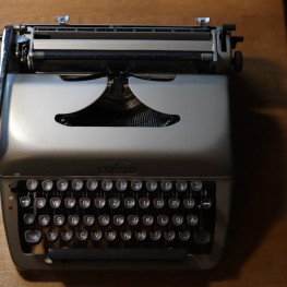 Schreibmaschine Adler