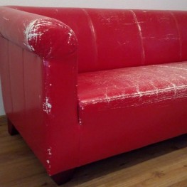 Rote Couch 1