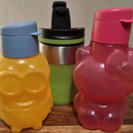 Trinkflaschen Tupper Eco Hello Kitty und Minions + Thermobecher 