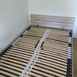 Bett mit Lattenrost abzugeben (140x200)