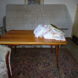 Wohnzimmerschrank, Tisch 50er Jahre 2