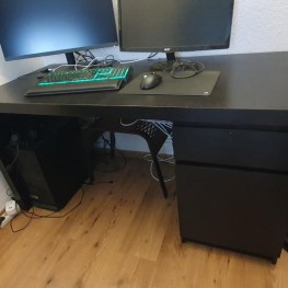 IKEA Schreibtisch schwarz 140cm × 65cm