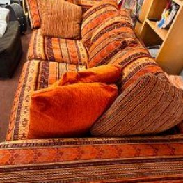 Großes Sofa, Maße ca. 273cm x 110cm (breite mal tiefe). Sehr guter Zustand 1