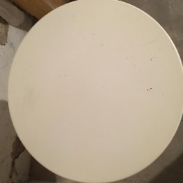 Runder, weißer Beistelltisch aus Metall (45cm Durchmesser) 1