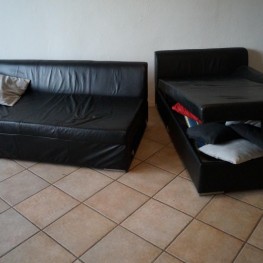 Zweiteiliges Sofa mit Stauraum zu verschenken! 1