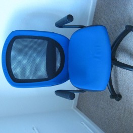Blauer Dreh-/Büro-Stuhl